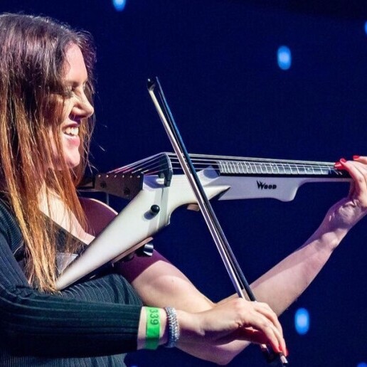 Violist Amsterdam  (NL) DJ en elektrische violist Katya Gabeli