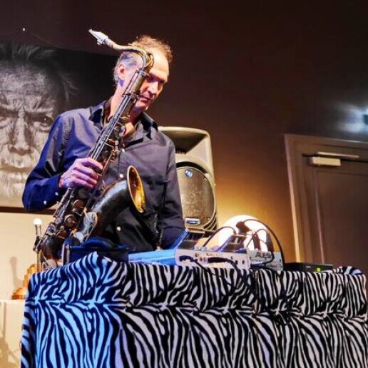DJ Haarlem  (NL) DJ Business Beats with Saxophone