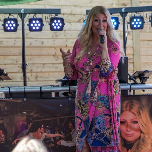 Singer (female) Braamt  (NL) Belinda Kinnaer