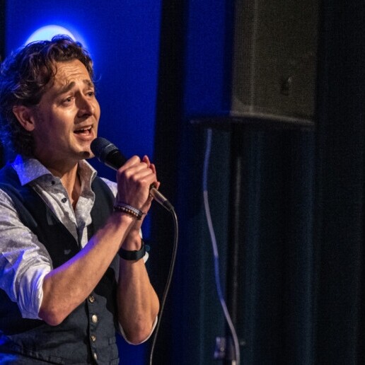 Zanger 's Gravenhage  (NL) Luisterliedjes Van Toen!