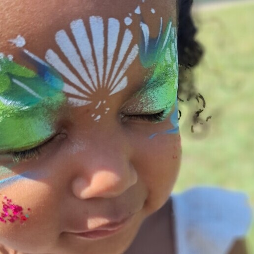 Make-up artist Maassluis  (NL) Cheerful face painting with glitter