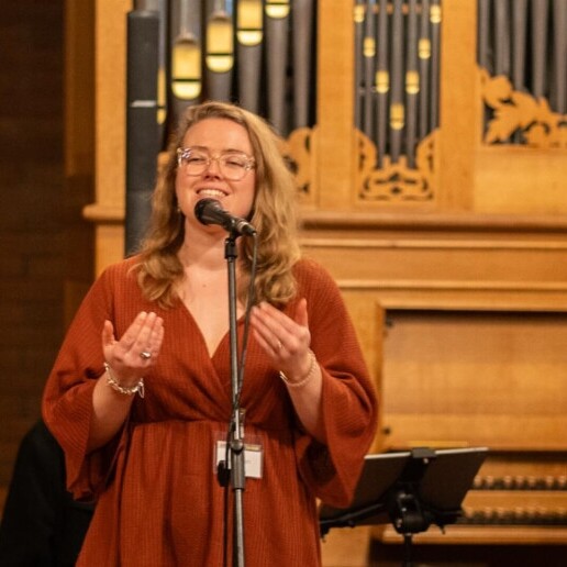 Singer (female) Linschoten  (NL) Funeral singer Meghan