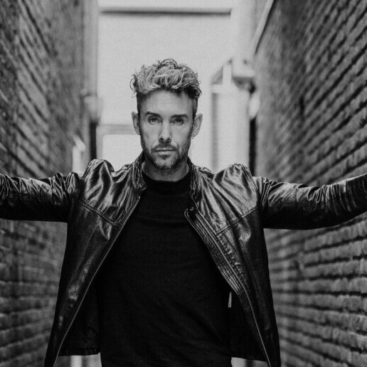 Singer (male) Almere  (NL) Charly Luske