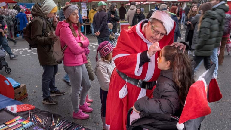 Schminkende Kerstvrouw Mariëlle