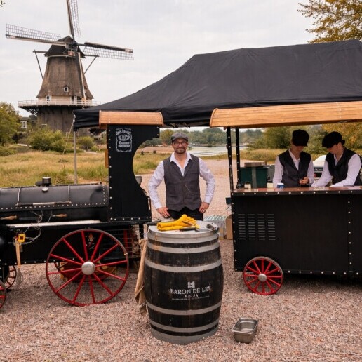 Foodtruck Grootebroek  (NL) Smokey BBQ Locomotief