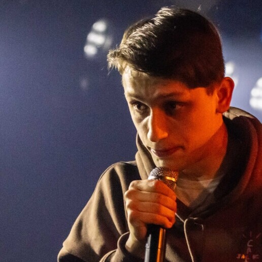 Zanger Deventer  (NL) Dwaze: Hiphop/Industrial Synth-Pop Act
