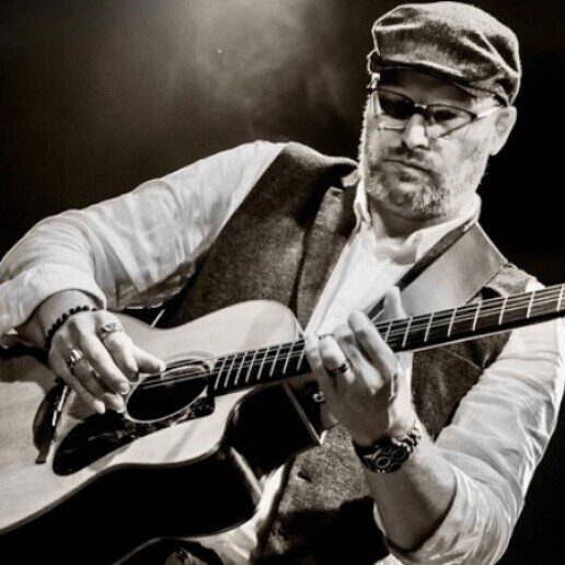 Zanger Gorinchem  (NL) Solo zanger-gitarist Jeroen Janssen