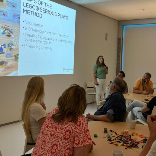 Speaker Vlijmen  (NL) Playing is Serious Work: LEGO® Accelerates