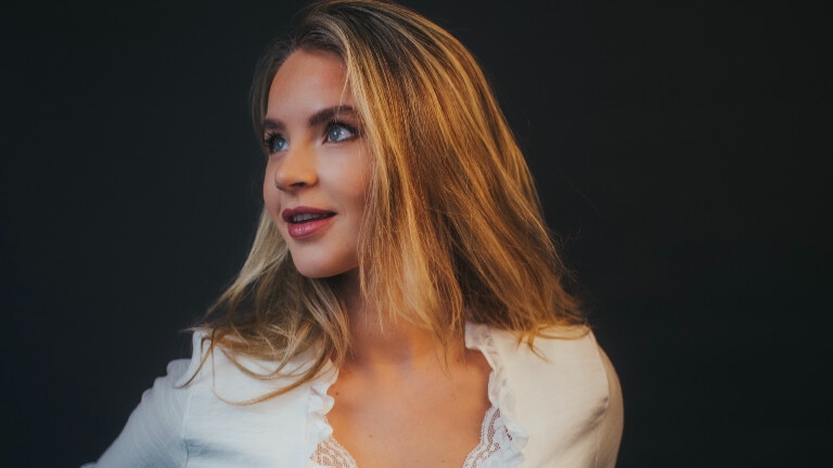 Zangeres Nikki Milou