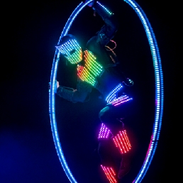 LED Suit + LED Cyr: Acrobatiek Show