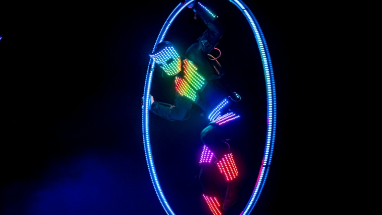 LED Suit + LED Cyr: Acrobatiek Show