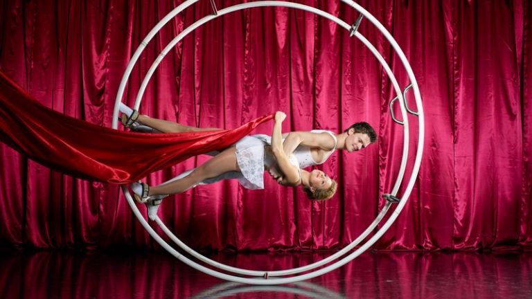 Wheel Acrobatics - Duo Show Acrobatiek