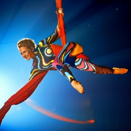 Aerial Silks: Lucht-Acrobatiek Solo Show