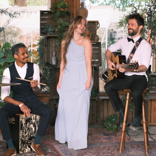 Singer (female) Breda  (NL) Semi-Akoestisch Trio | RCHLL music