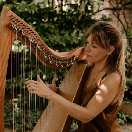 Daniëlle Uriël Harp (en zang)