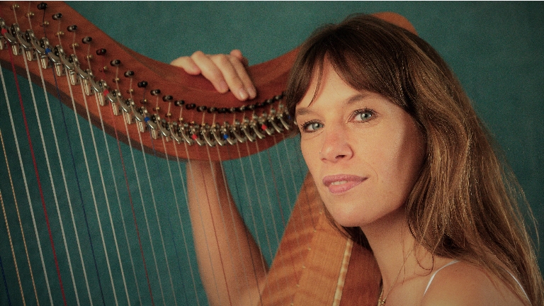 Daniëlle Uriël Harp (en zang)