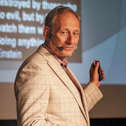 Speaker Apeldoorn  (NL) Mart de Kruif: