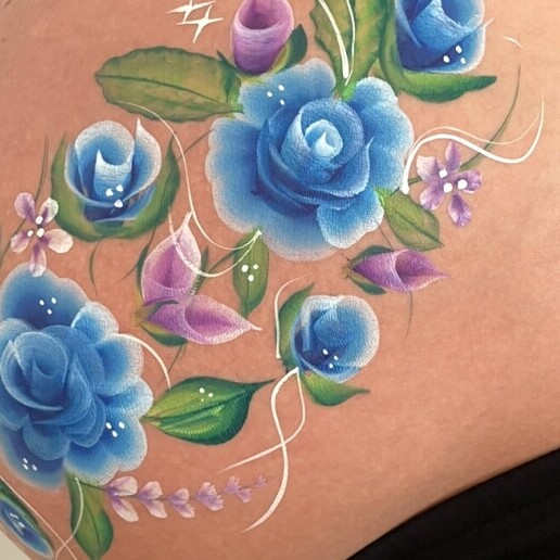 Schminker Hillegom  (NL) Bellypaint/buikschildering bloemendesign