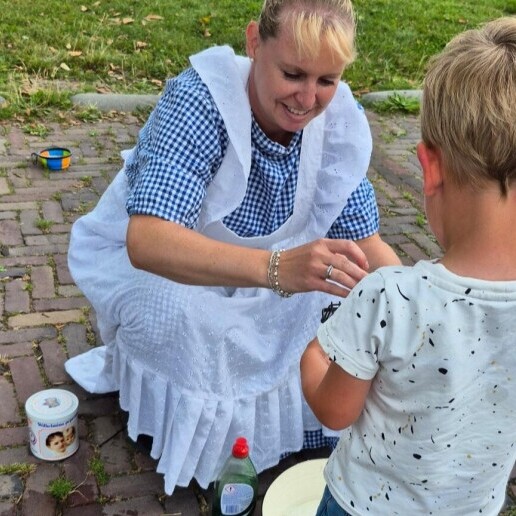 Kindervoorstelling Zuid-beijerland  (NL) Bella Blaas, de mobiele Wasvrouw