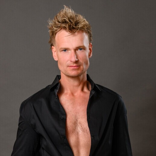Magician Bussum  (NL) Popstar illusionist Crazy Harder