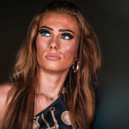 Singer (female) Veenoord  (NL) Singer Kim Hazes