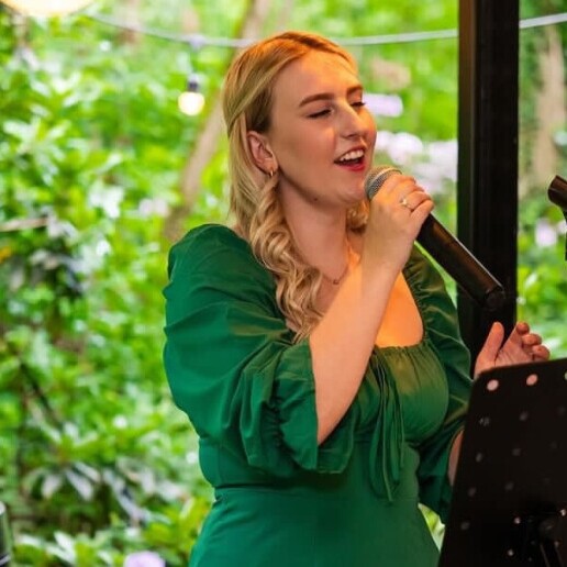 Zangeres Nijverdal  (NL) Bruiloft Zangeres