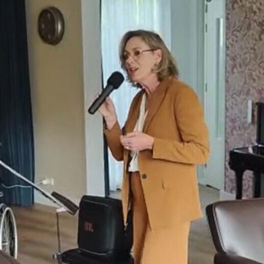 Zangeres Zeist  (NL) Omi Chris - Nostalgieshow voor Ouderen