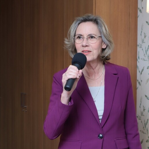 Zangeres Zeist  (NL) Omi Chris - Nostalgieshow voor Ouderen