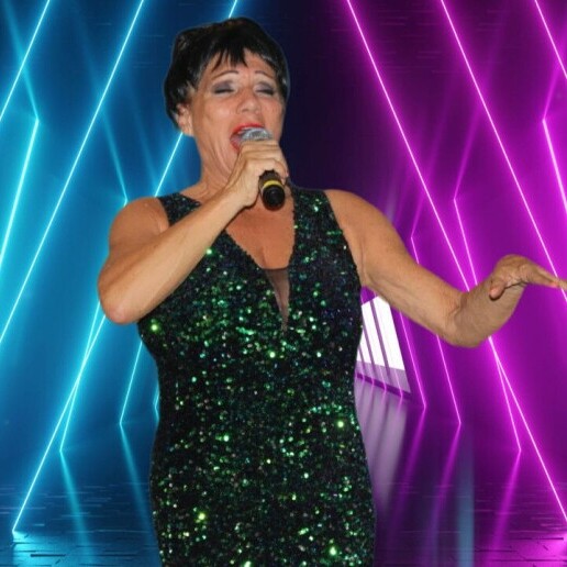 Zangeres Rotterdam  (NL) Linda zingt Shirley Bassey
