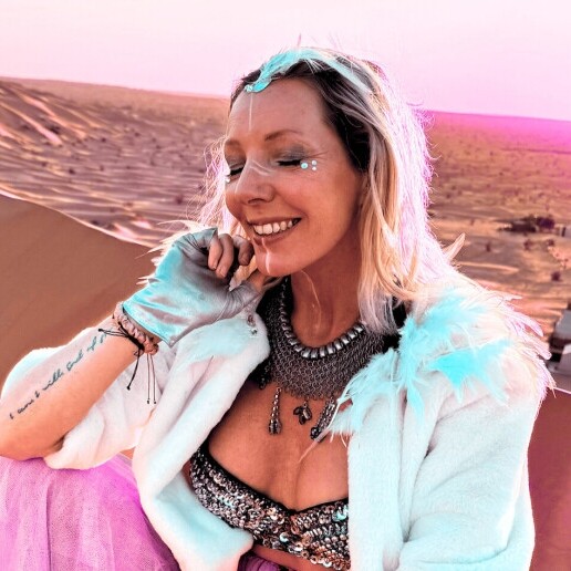 DJ Hilversum  (NL) Ibiza DJ female DJ and live Vocalist