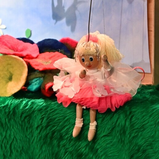 Kids show Broek In Waterland  (NL) Children's theater: Lumi and the Butterflies