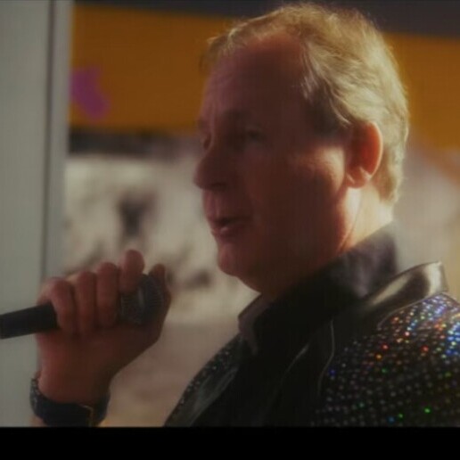 Singer (male) Meeden  (NL) Christmas with a warm voice.