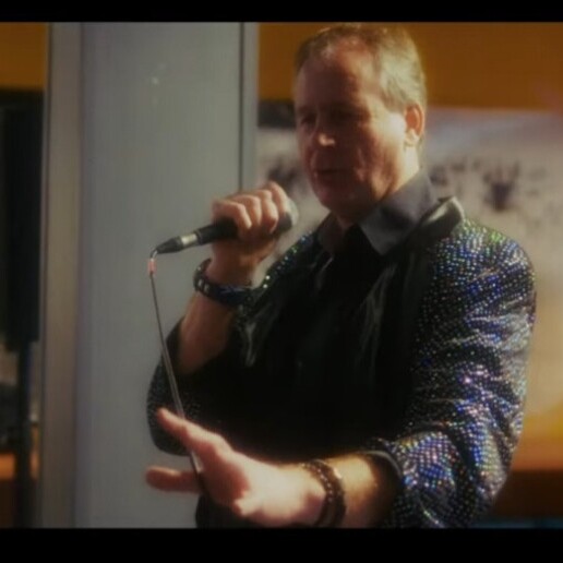 Singer (male) Meeden  (NL) Christmas with a warm voice. Christmas Singer.