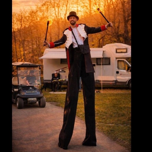 Acrobat Haaltert  (BE) High Flames/ Reception on stilts