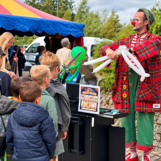 Balloon artist Zaandam  (NL) Clown Docus de Ballonnenclown