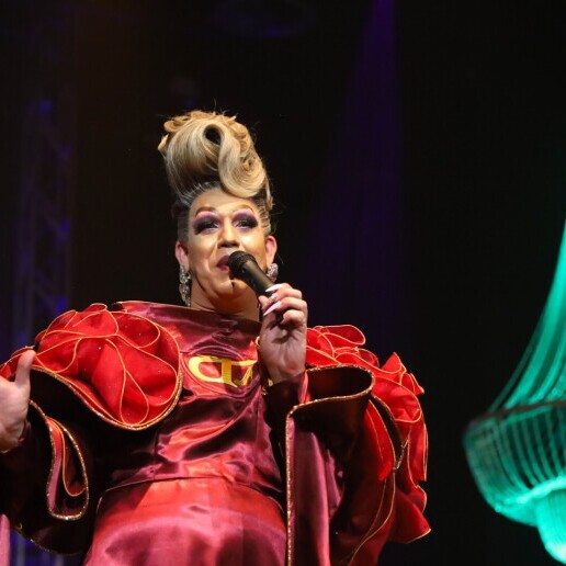 مقدم Krimpen aan de Lek  (NL) Host Ruxy Bonaparte