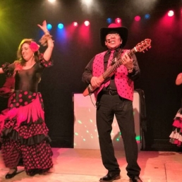 Spanish live music and flamenco dance