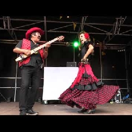 Spanish live music and flamenco dance