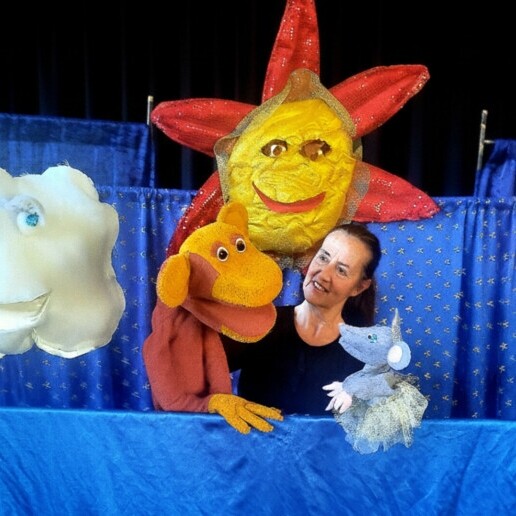 Kids show Amsterdam  (NL) The Monkey and the Flower of Growth - Puppet Show