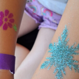 Glittertattoo's schitteren op uw feest