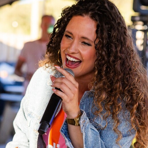 Zangeres Rotterdam  (NL) Eleftheria | Feestzangeres