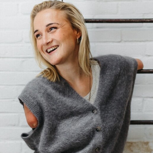 Speaker Rijswijk  (Zuid Holland)(NL) Eva Oakwood