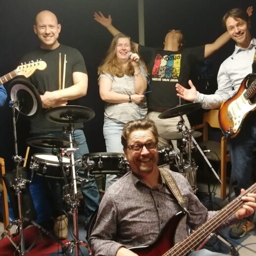 Band Moordrecht  (NL) Polder Peppers - a tribute to the RHCP