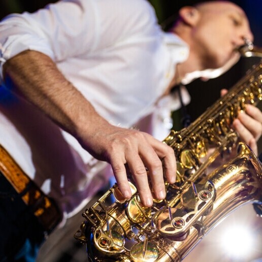 Saxophonist Leusden  (NL) Saxophonist Arjan-M | Funky Sax