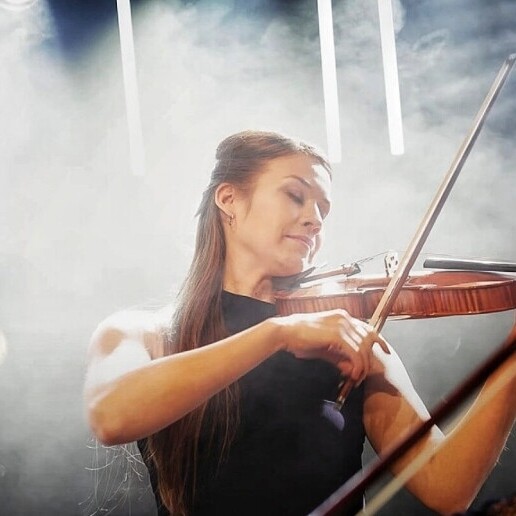 Violist Rotterdam  (NL) Violiste Ann Elo: klassiek, tango en pop