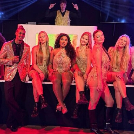 Zangeres Valkenswaard  (NL) Zangeres dansers + Allround pauze DJ