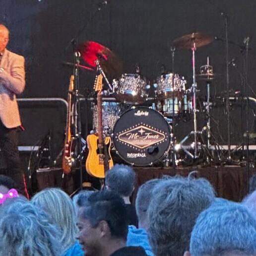 Singer (male) Rotterdam  (NL) Evening