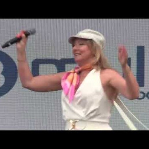 Singer (female) Olsene  (BE) Performing with Xiana