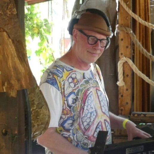 DJ Bergen  (Noord Holland)(NL) Ga op wereldreis met Djarjan