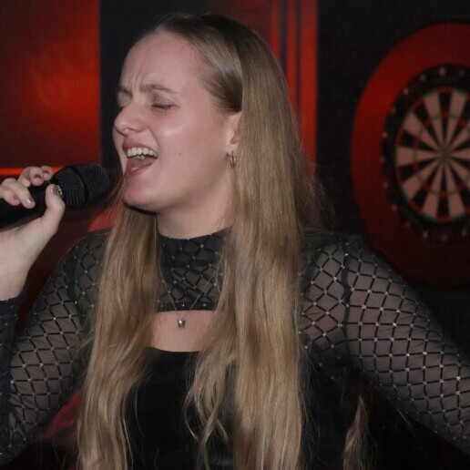 Zangeres Krommenie  (NL) Zangeres Danique